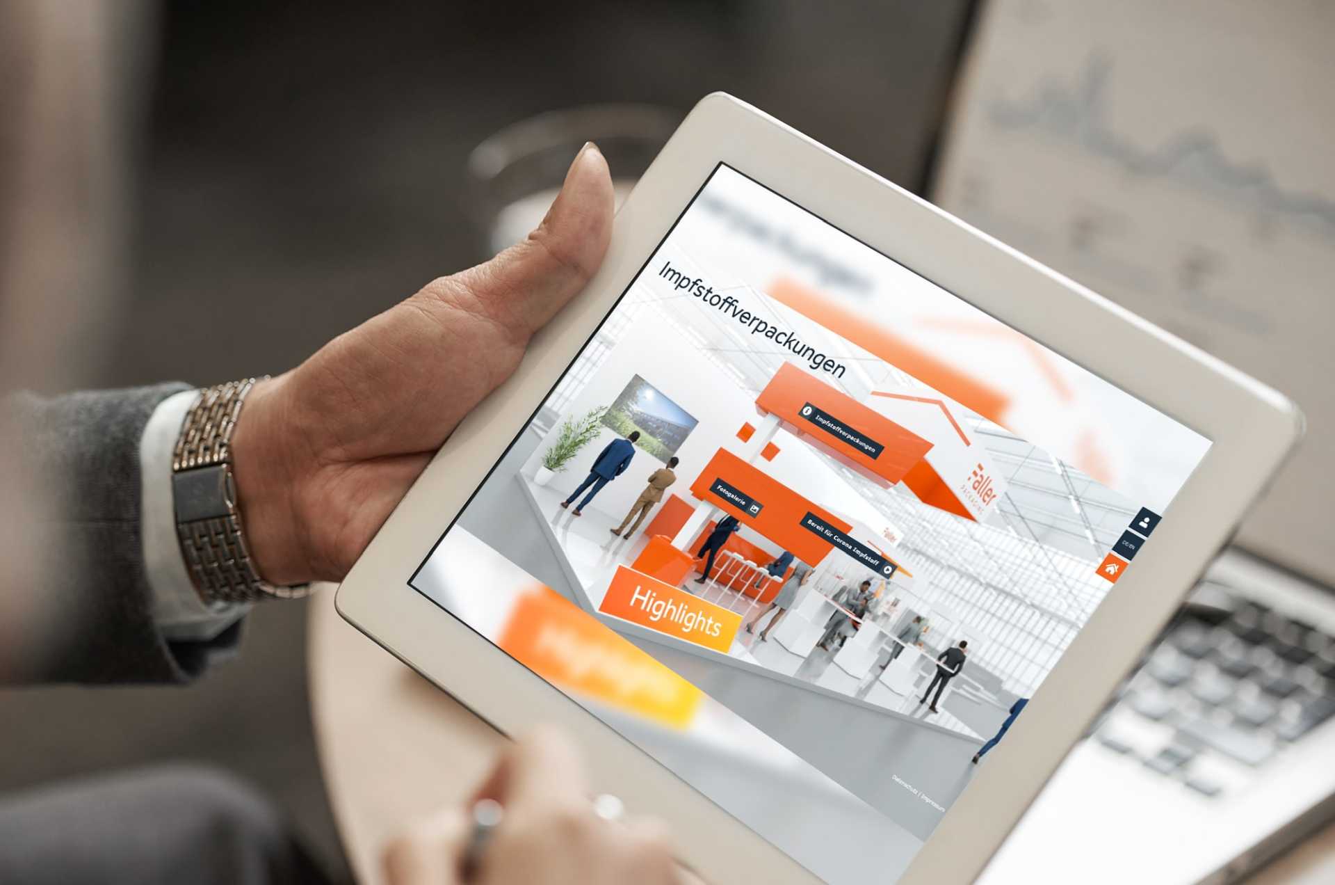 Digitaler, virtueller Messestand von commalive auf einem iPad.