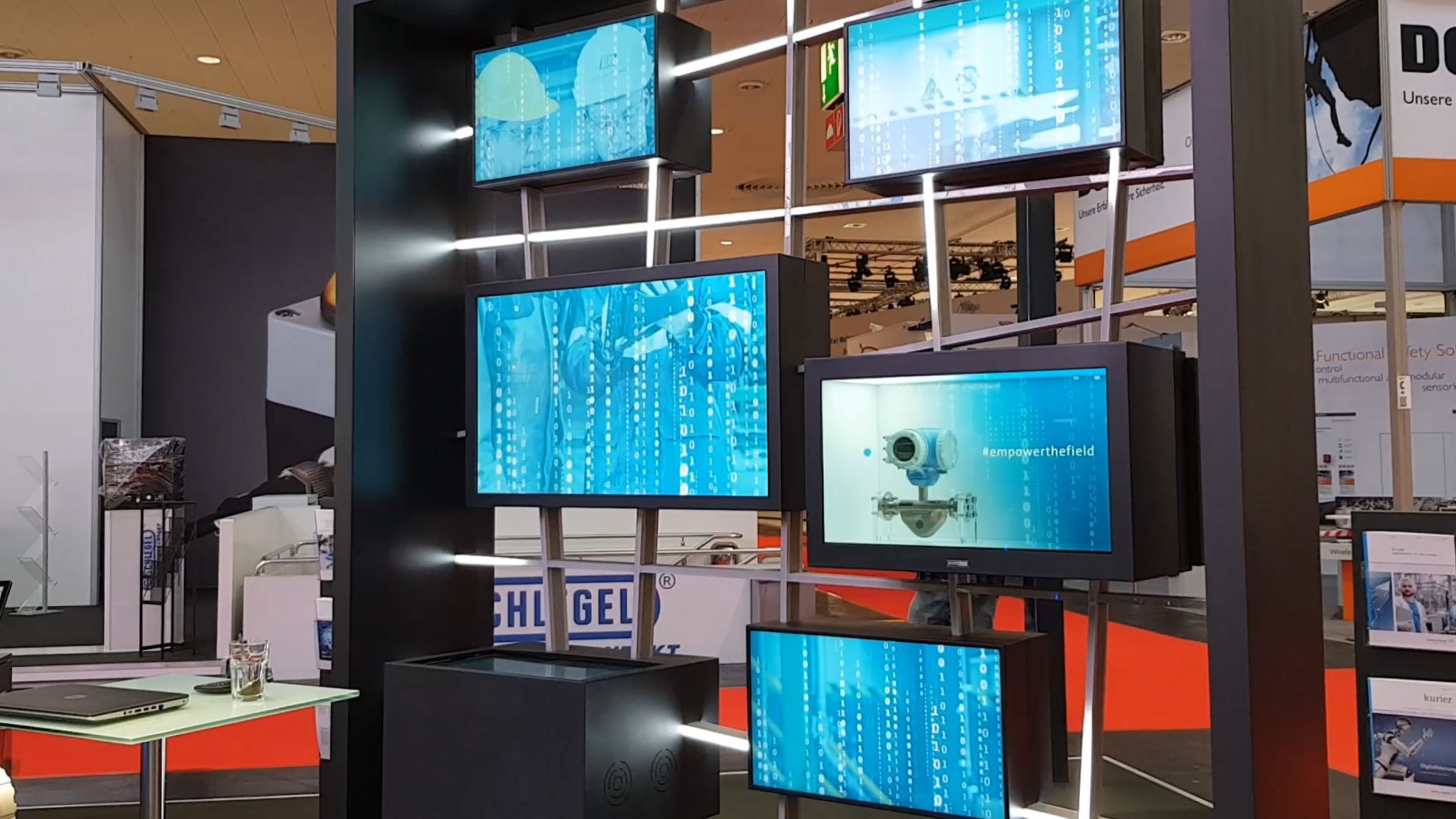 Smartgrid Exponat von Endress + Hauser mit Holografischem Display