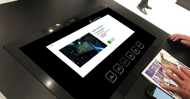 Touch Table Präsentation mit Customer Journey Story von commalive