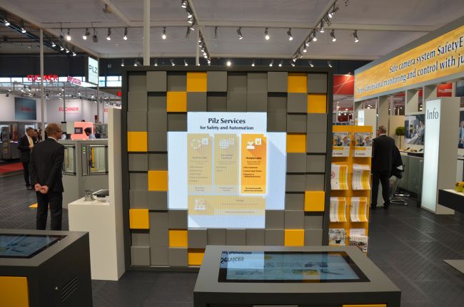 Touch Table Präsentation mit digitalem Produktkatalog für PILZ von commalive